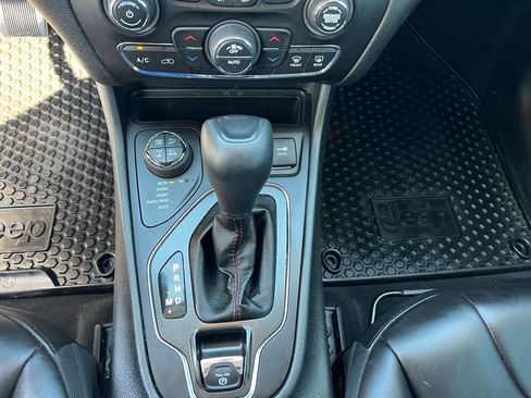 Used 2019 Jeep Cherokee Trailhawk w/ Cold Weather Group AWD/4WD image 35