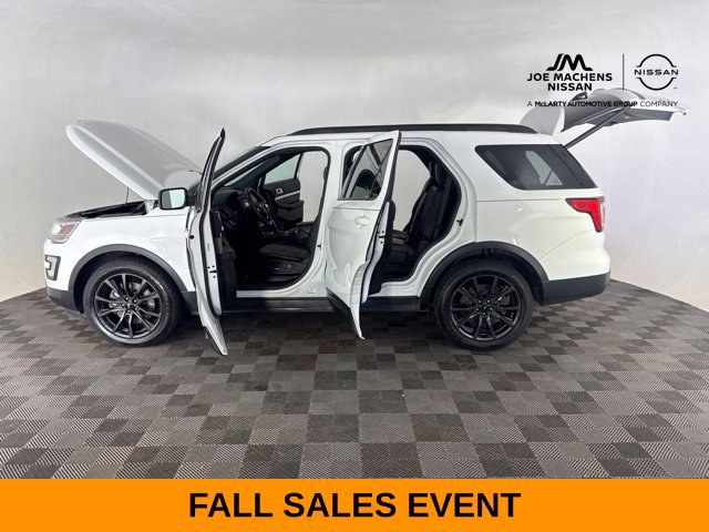 Used 2017 Ford Explorer XLT w/ Equipment Group 202A AWD/4WD image 12