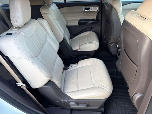 Certified 2020 Ford Explorer Platinum w/ Premium Technology Package AWD/4WD image 30