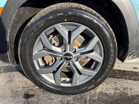Used 2024 Kia Seltos S image 12
