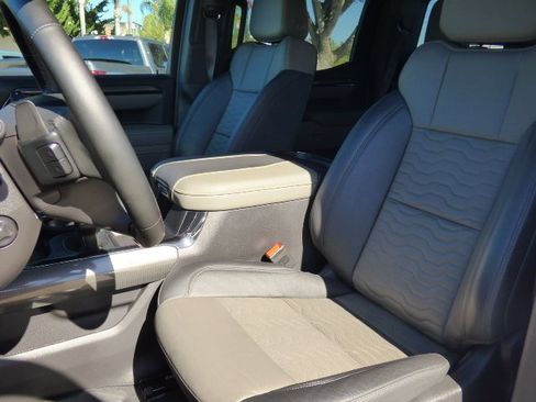 Used 2025 Chevrolet Silverado 1500 ZR2 w/ Technology Package image 33