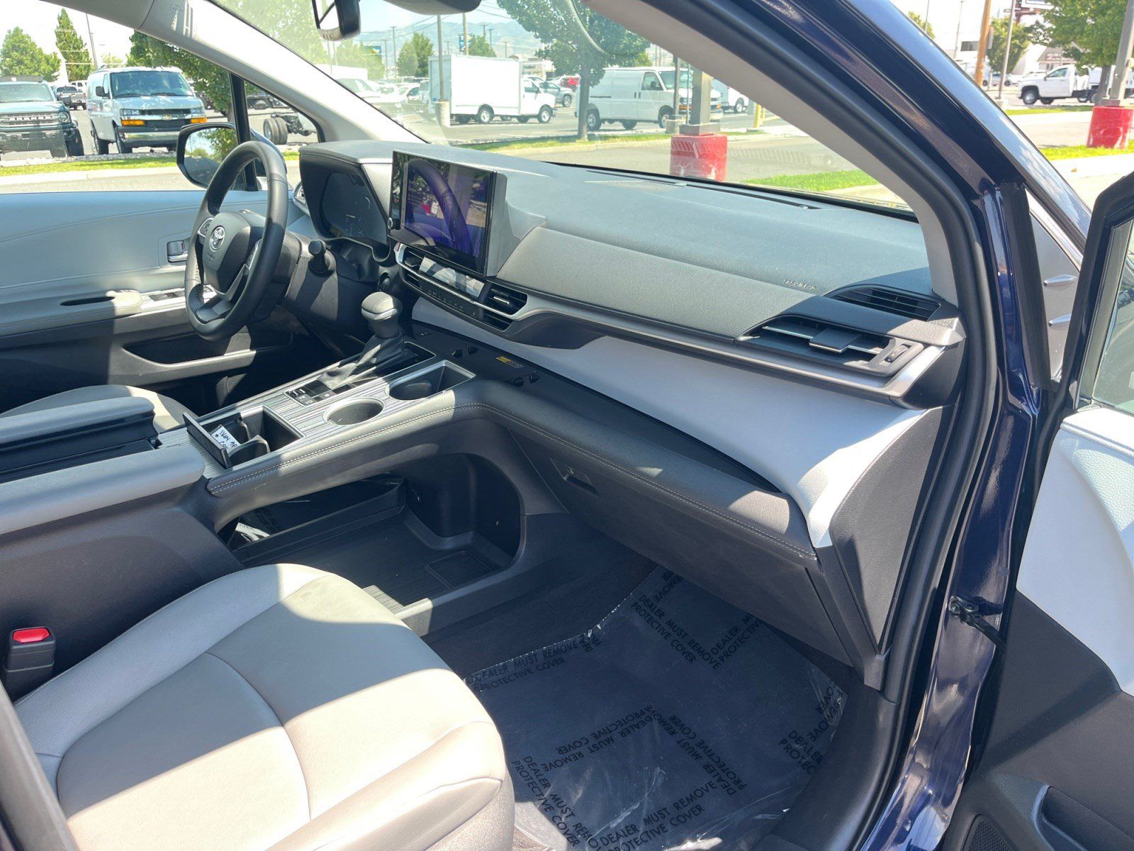 Certified 2026 Toyota Sienna XLE FWD image 29