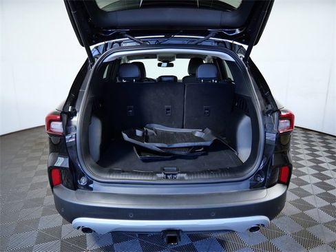 Used 2025 Ford Escape Platinum w/ Premium Technology Package image 10
