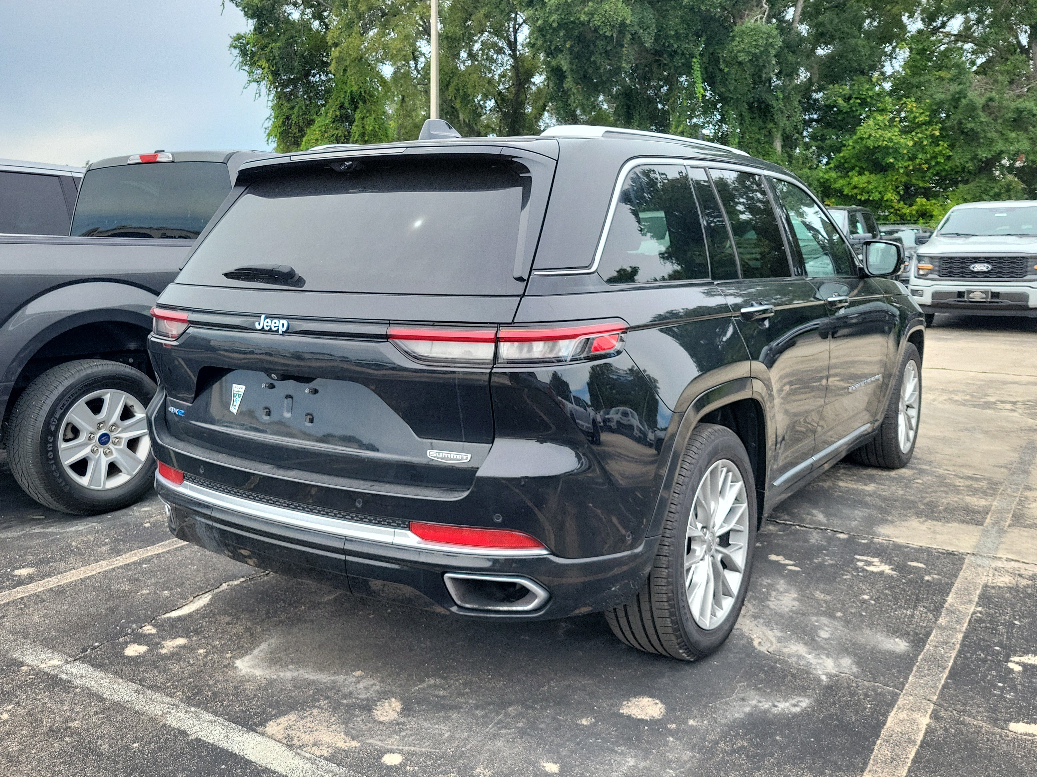 Used 2024 Jeep Grand Cherokee Summit w/ Advanced Protech Group IV AWD/4WD image 5