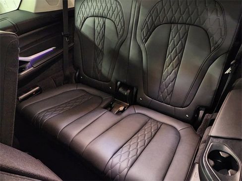 Used 2025 BMW X7 xDrive40i image 31