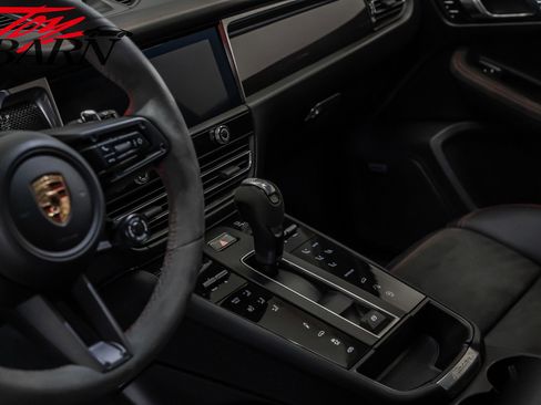 Used 2023 Porsche Macan GTS w/ GTS Sport Package image 28