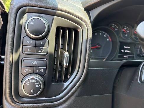 Used 2022 Chevrolet Silverado 1500 Custom AWD/4WD image 18