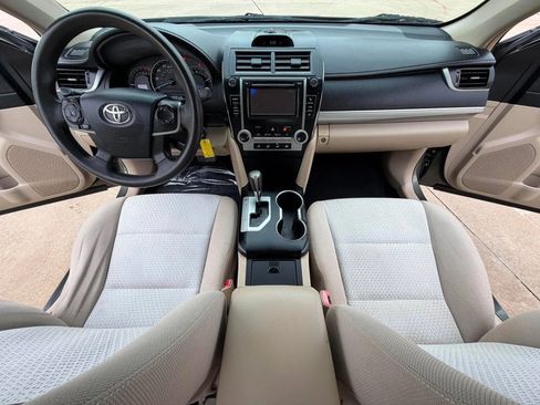 Used 2012 Toyota Camry LE FWD image 17