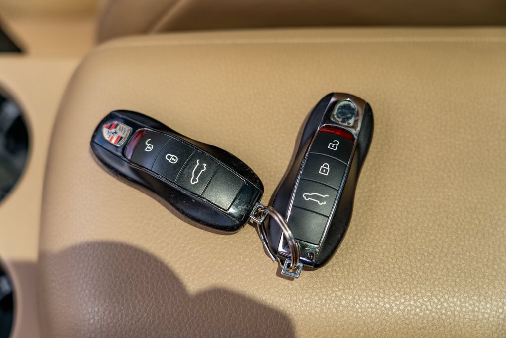 Used 2018 Porsche Macan AWD/4WD image 30