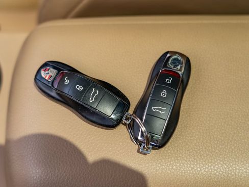 Used 2018 Porsche Macan AWD/4WD image 30