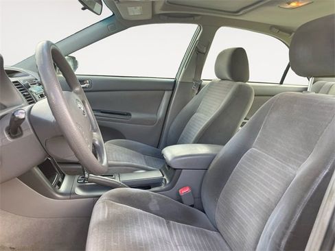 Used 2005 Toyota Camry LE image 9