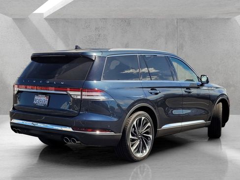 Used 2023 Lincoln Aviator Reserve w/ Equipment Group 201A RWD image 4