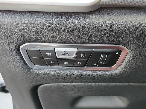 Used 2022 BMW X6 xDrive40i w/ Executive Package image 22