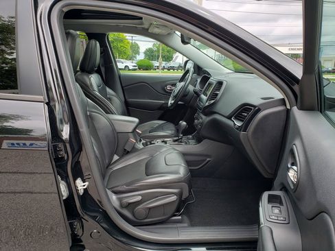Used 2019 Jeep Cherokee Latitude Plus AWD/4WD image 18