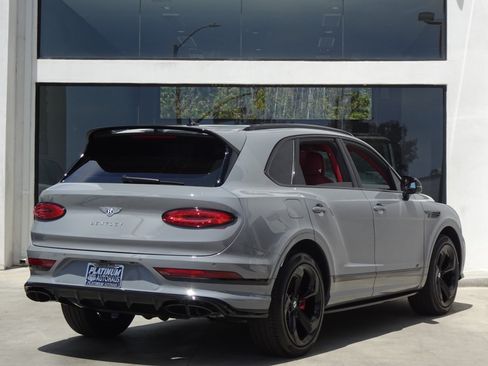 Used 2023 Bentley Bentayga AWD/4WD image 8