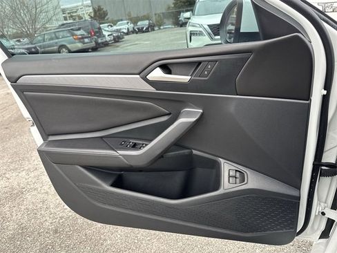 Used 2024 Volkswagen Jetta SE w/ Panoramic Sunroof Package image 24