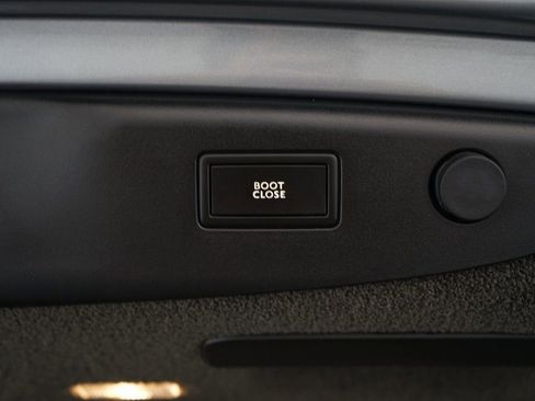 Used 2016 Bentley Flying Spur W12 image 31