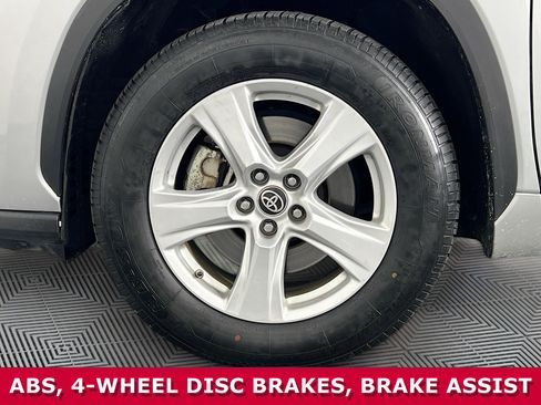 Used 2023 Toyota Highlander LE image 32