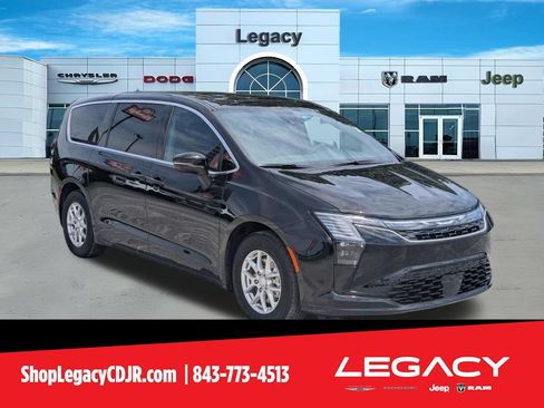 New 2027 Chrysler Pacifica Select FWD image 1
