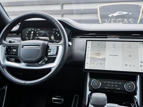Used 2023 Land Rover Range Rover Long Wheelbase SE image 55