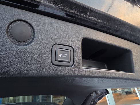 Used 2025 Chevrolet Equinox ACTIV w/ Safety and Technology Package image 37