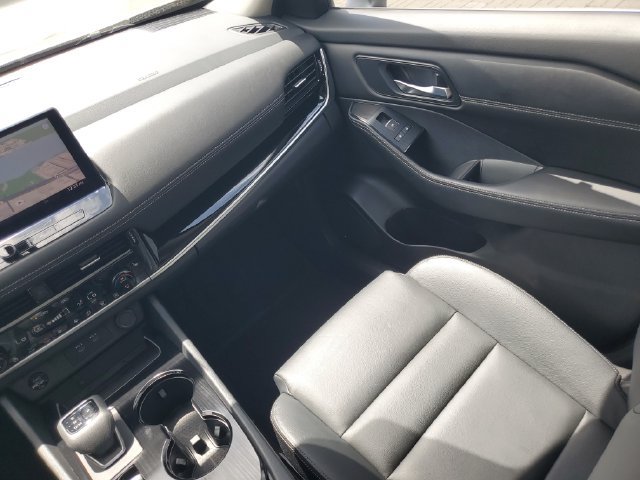 Certified 2025 Nissan Rogue SL w/ SL Premium Package FWD image 31