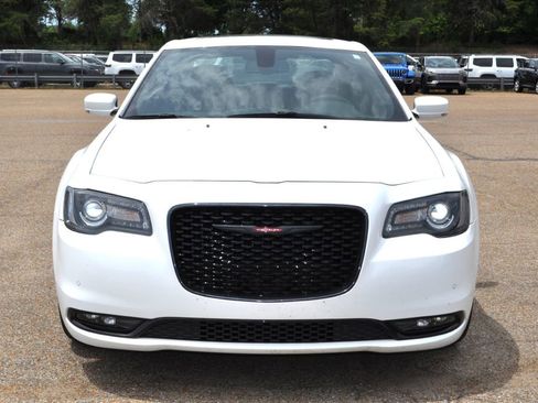 Used 2023 Chrysler 300 S w/ Comfort Group RWD image 4