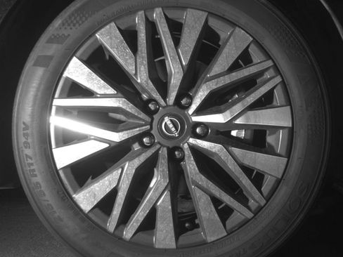 Used 2025 Nissan Altima 2.5 SV FWD image 16