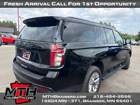 Used 2023 Chevrolet Suburban Z71 w/ Luxury Package AWD/4WD image 7