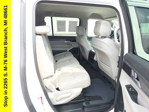 Used 2024 Jeep Wagoneer L Series II w/ Flexible Seating Group AWD/4WD image 48