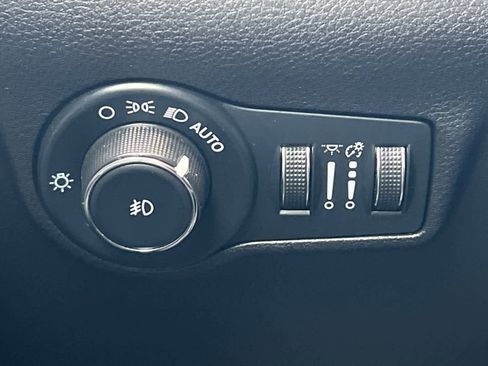 Used 2023 Jeep Compass Limited image 31