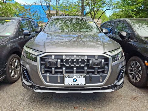 Used 2025 Audi Q7 2.0T Premium w/ Convenience Package AWD/4WD image 2
