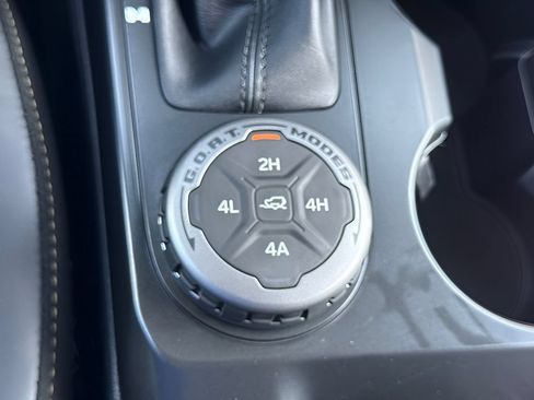 Used 2025 Ford Bronco Badlands AWD/4WD image 23