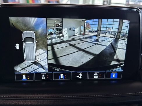 Used 2021 GMC Yukon SLT w/ SLT Premium Package image 10