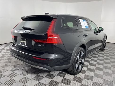 Used 2025 Volvo V60 B5 Cross Country Plus AWD/4WD image 9