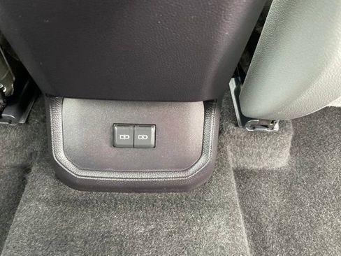 Used 2024 Toyota Highlander LE AWD/4WD image 13