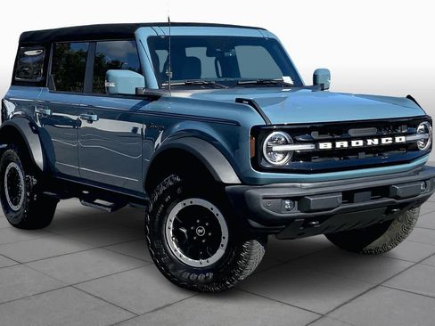 Used 2023 Ford Bronco Outer Banks w/ Sasquatch Package image 3