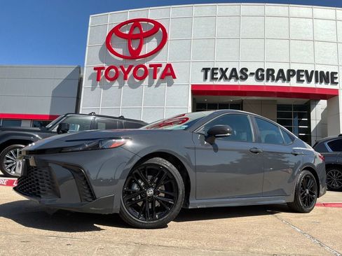 Used 2026 Toyota Camry SE FWD image 2