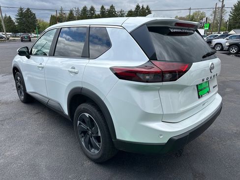 Used 2024 Nissan Rogue SV AWD/4WD image 5