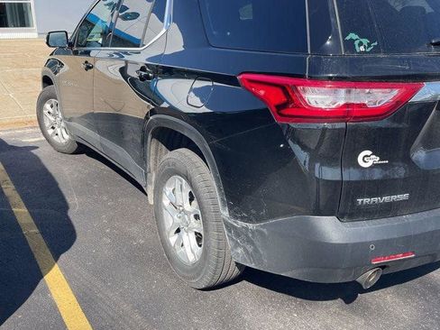 Used 2019 Chevrolet Traverse LT FWD image 2