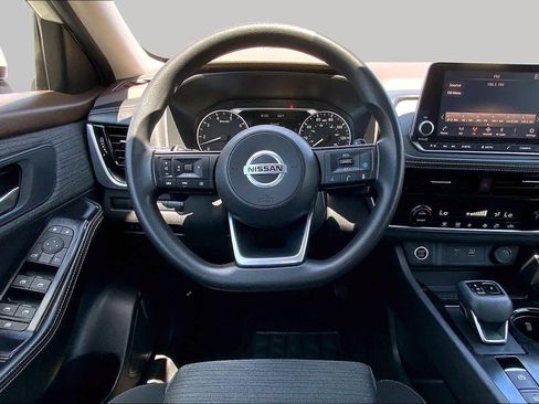 Used 2021 Nissan Rogue SV FWD image 5