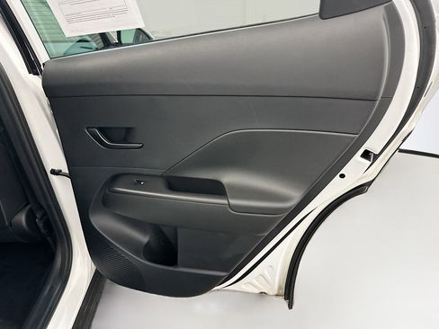 Used 2025 Hyundai Kona SEL image 31