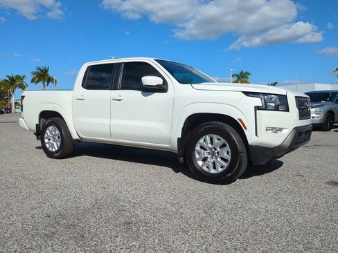 Certified 2022 Nissan Frontier SV image 3