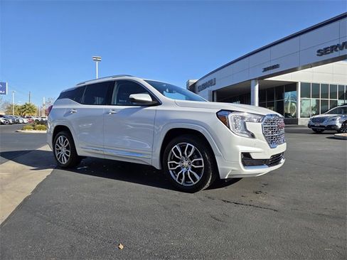 Used 2023 GMC Terrain Denali image 2