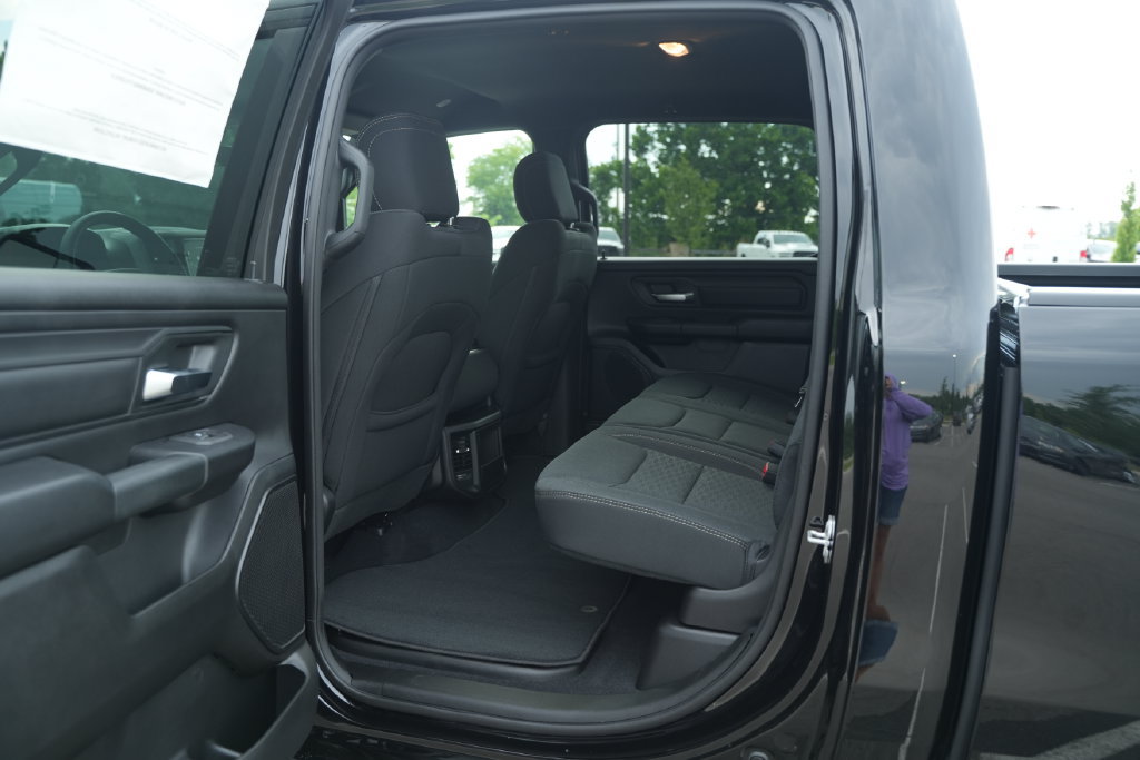 New 2026 RAM 1500 Express AWD/4WD image 13