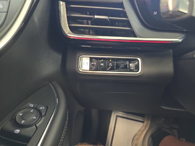 Certified 2025 Buick Envision Preferred AWD/4WD image 20