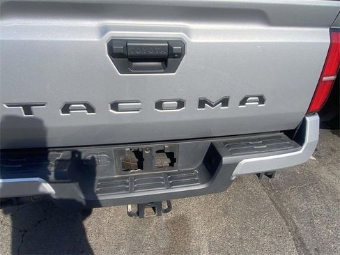 Used 2024 Toyota Tacoma TRD Sport image 6