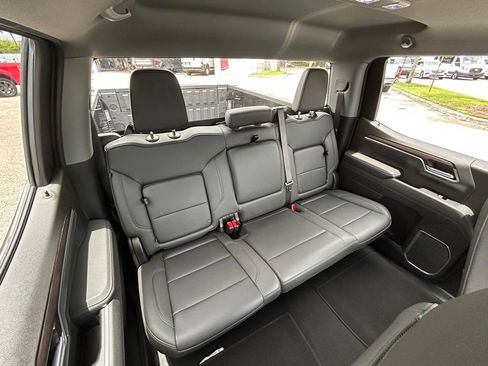 Used 2026 GMC Sierra 1500 SLT RWD image 31