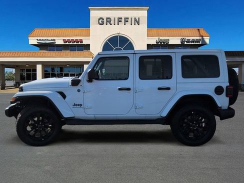 Used 2025 Jeep Wrangler Unlimited Sahara AWD/4WD image 10