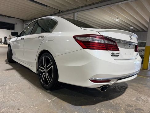 Used 2017 Honda Accord Sport Special Edition image 3